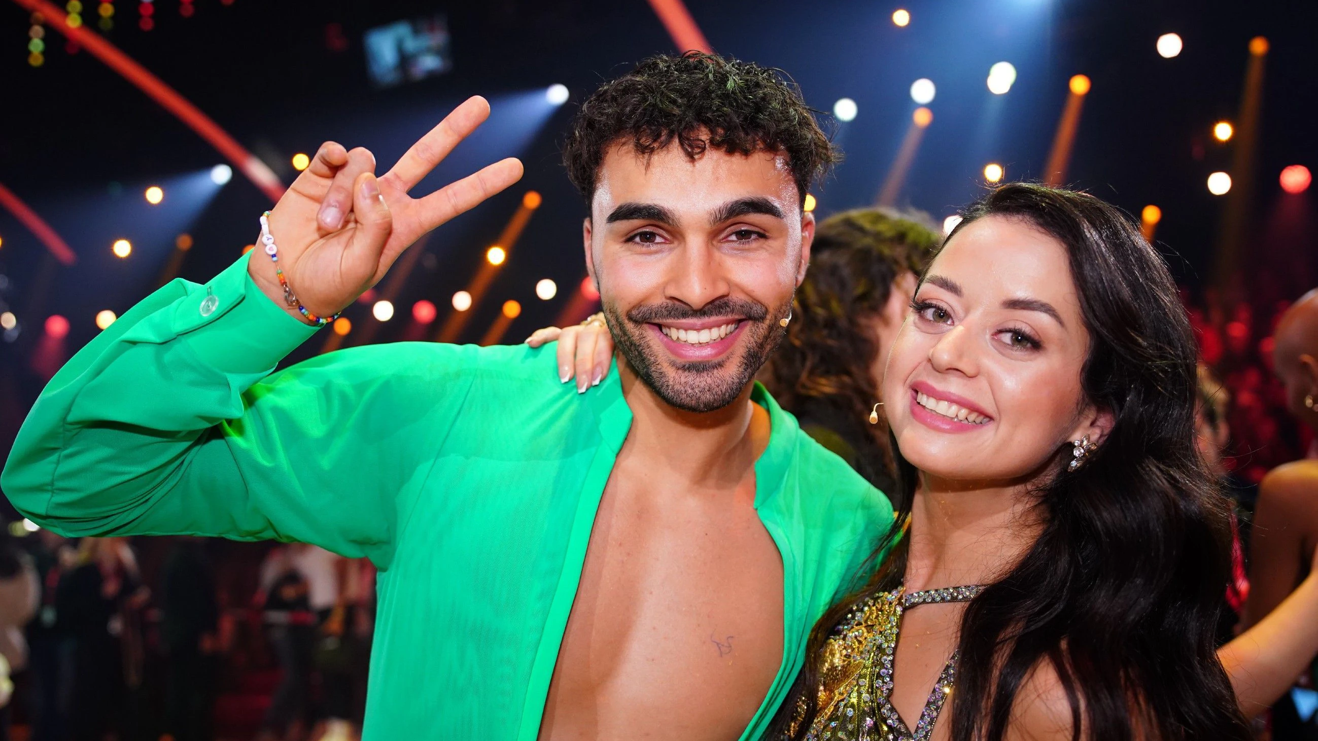 Younes Zarou und Profi-Tänzerin Malika Dzumaev tanzen 2023 zusammen bei „Let’s Dance“.