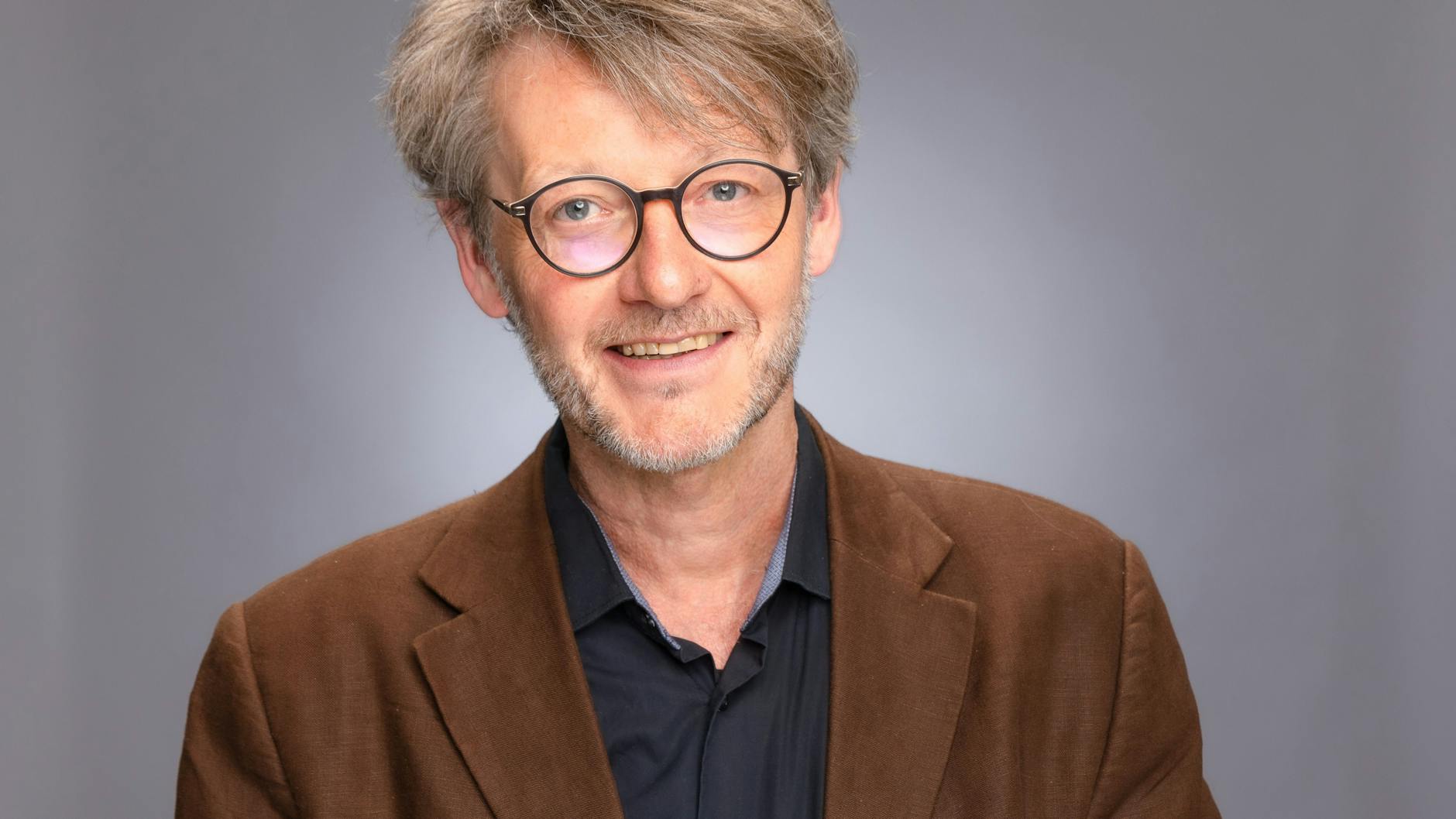 Matthias Oliver Schneider ist Leiter des Seelsorgetelefons „Hilfe-Hilfe“.