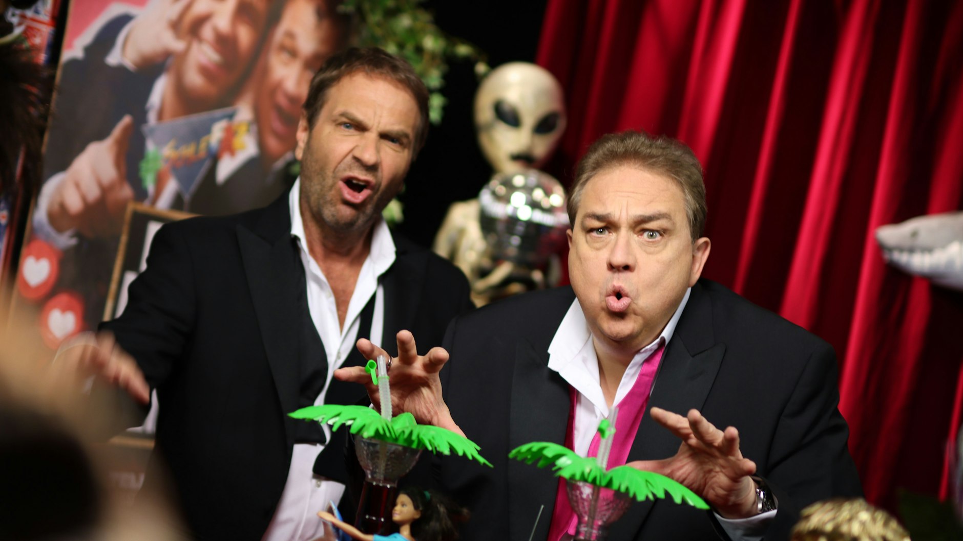 Oliver Kalkofe (r.) und Peter Rütten begrüßen wieder zu „SchleFaZ“.