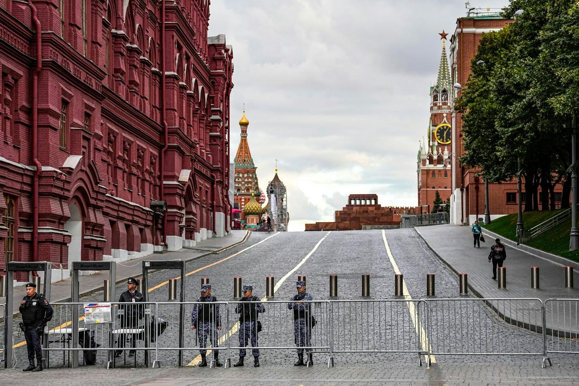 Die Hauptsehenswürdigkeit Moskaus – der Rote Platz – ist abgesperrt.