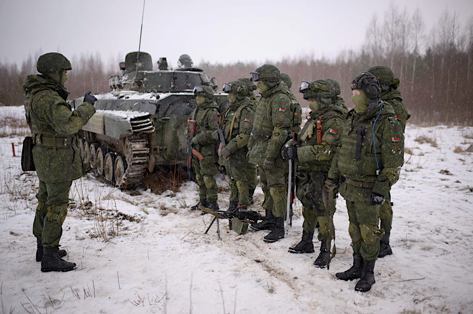 Kadetten der Militärakademie der Republik Belarus im Ausbildungszentrum Belaya Luzha außerhalb der Stadt Zhodino in der Region Minsk.