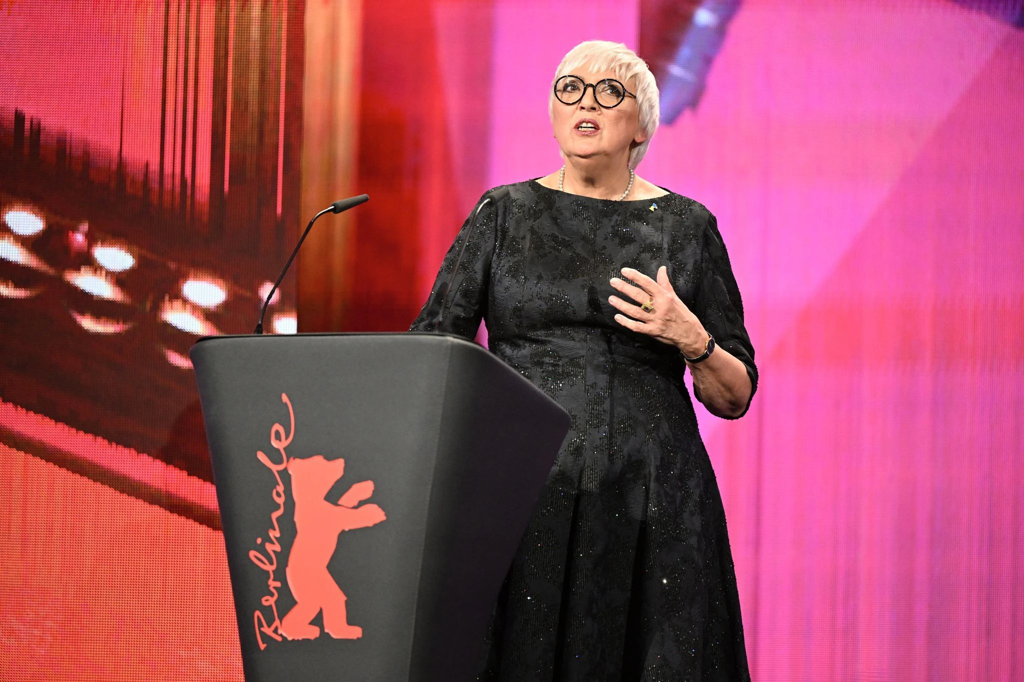 Claudia Roth (Bündnis 90/Die Grünen), Staatsministerin für Kultur und Medien, spricht zu den Besuchern der Eröffnung der Berlinale.  