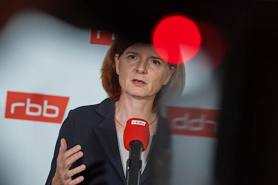 RBB-Intendantin Katrin Vernau (RBB) plant Sparmaßnahmen in Millionenhöhe.