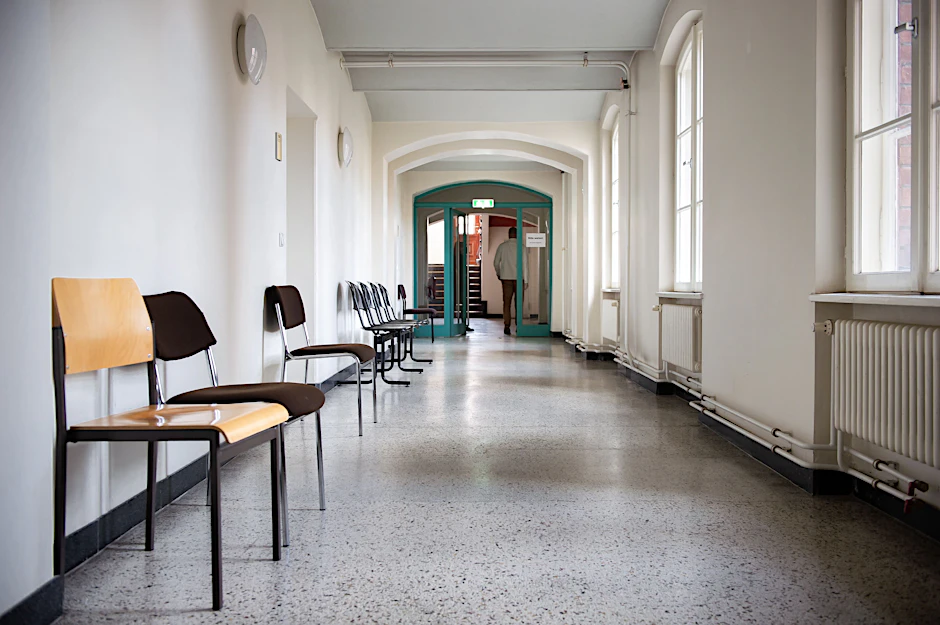 Ein Flur im Gesundheitsamt Neukölln
