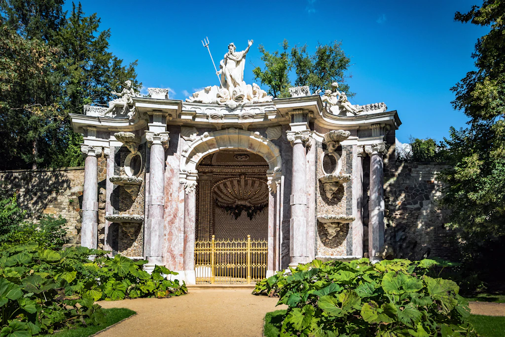 Vandalismus im Potsdamer Park Sanssouci: Polizei findet abgebrochenen Dreizack