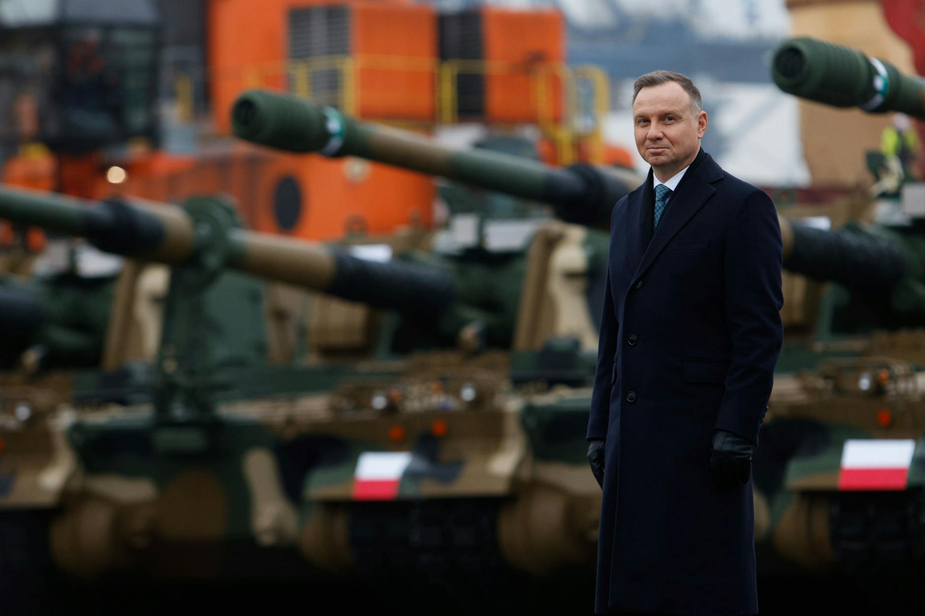 Polens Präsident Andrzej Duda begrüßt die erste Lieferung von Panzern und Panzerhaubitzen aus Südkorea.