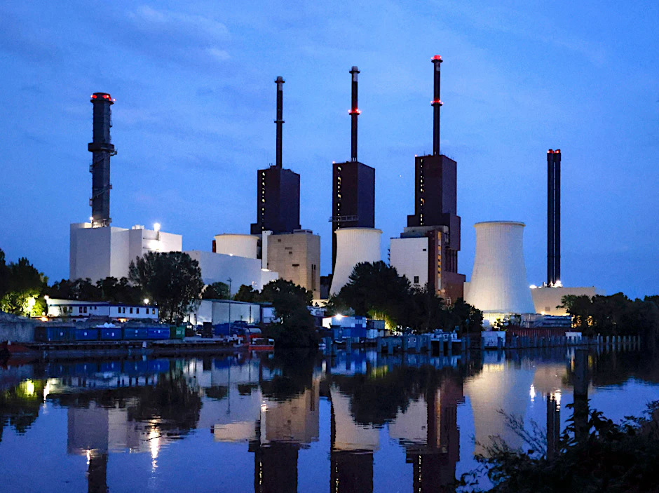 Das Heizkraftwerk Lichterfelde von Vattenfall: Das Gas- und Dampfturbinen-Heizkraftwerk auf Erdgasbasis versorgt den Berliner Süden mit Strom und Fernwärme.