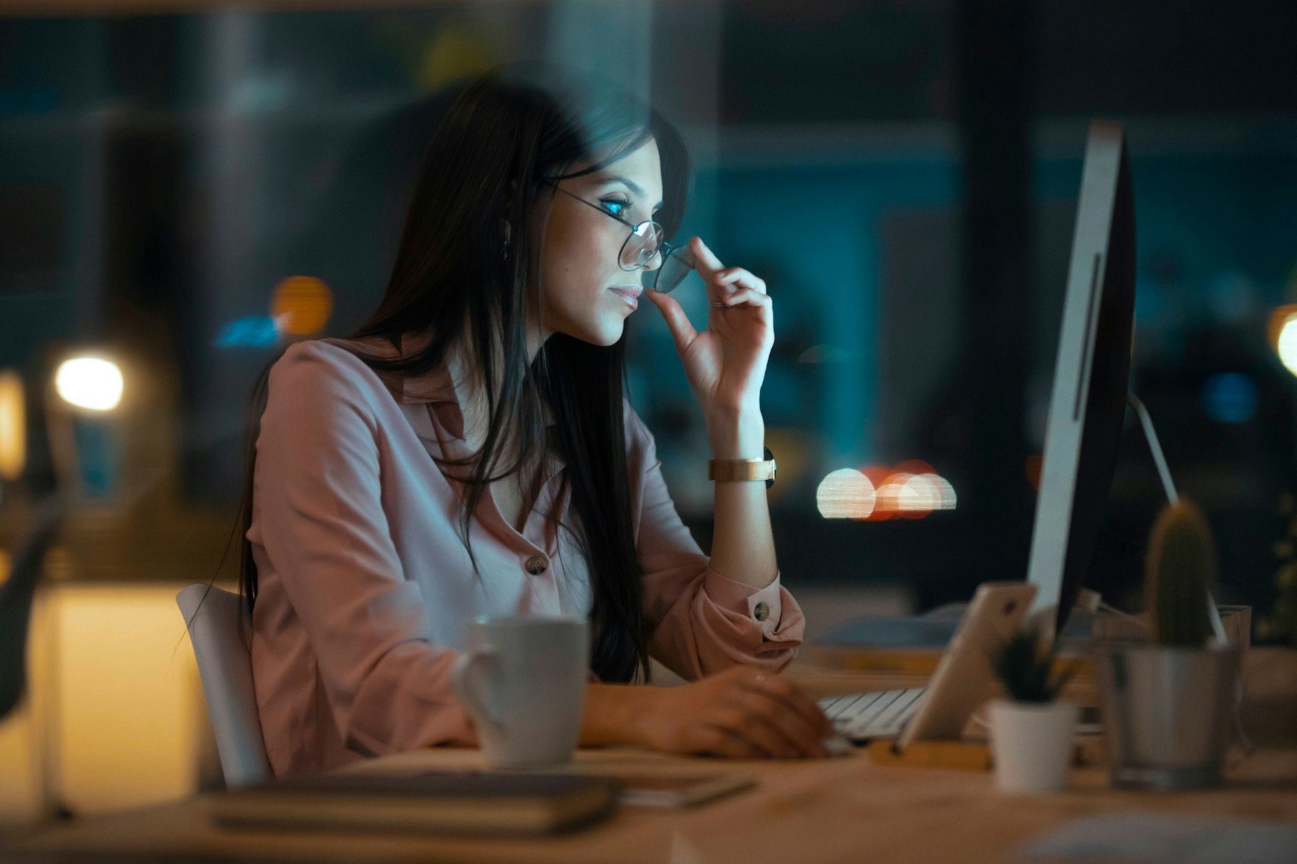 Überstunden sind für viele Arbeitnehmer leider ganz normal (Symbolbild).