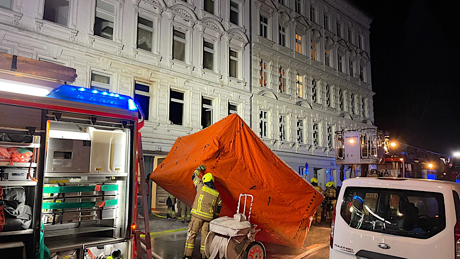 Bei einem Brand in Jagowstraße in Berlin-Spandau ist eine Person am Mittwochabend lebensgefährlich verletzt worden.&nbsp;