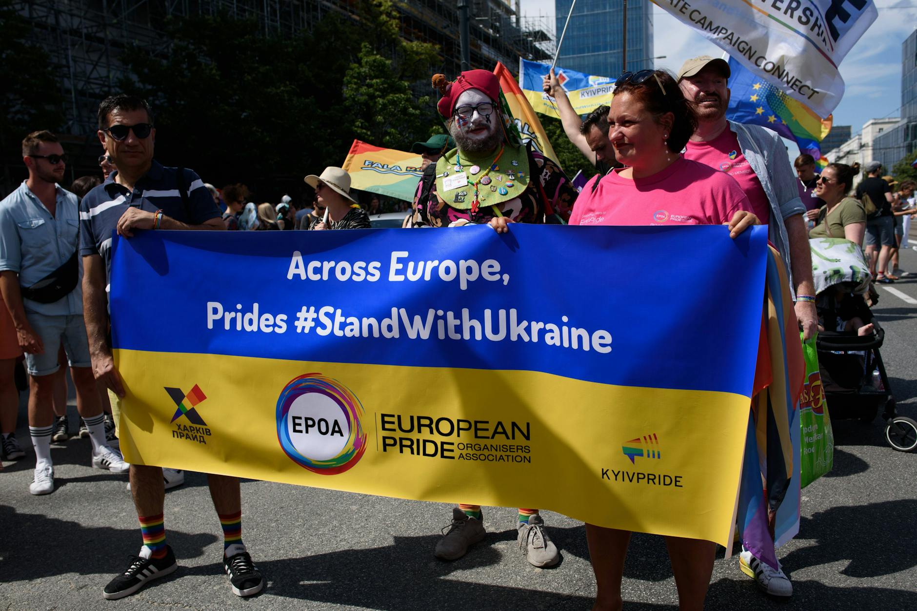 Gemeinsam für die Ukraine: Warschau und Kiev-Pride im vergangenen Sommer in Polen.
