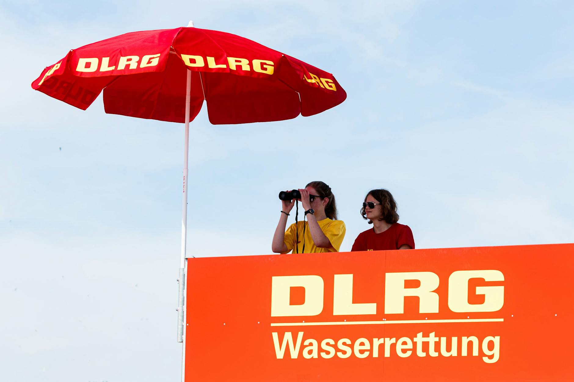 DLRG-Rettungsschwimmerinnen (Symbolbild)