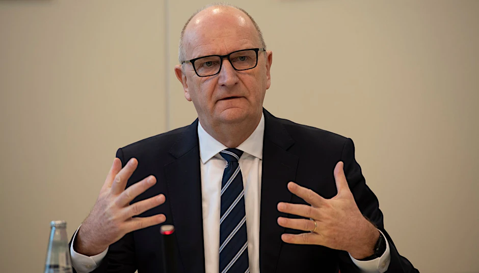 Brandenburgs Ministerpräsident Dietmar Woidke (SPD) spricht bei einem Termin.  