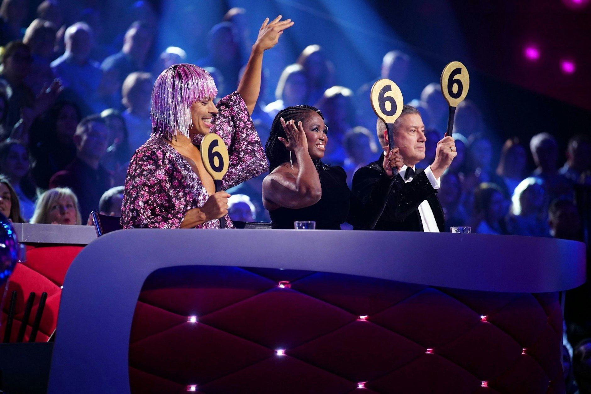 Die „Let’s Dance“-Jury mit Jorge González, Motsi Mabuse und Joachim Llambi (v.l.) ist bereit für Show 1.