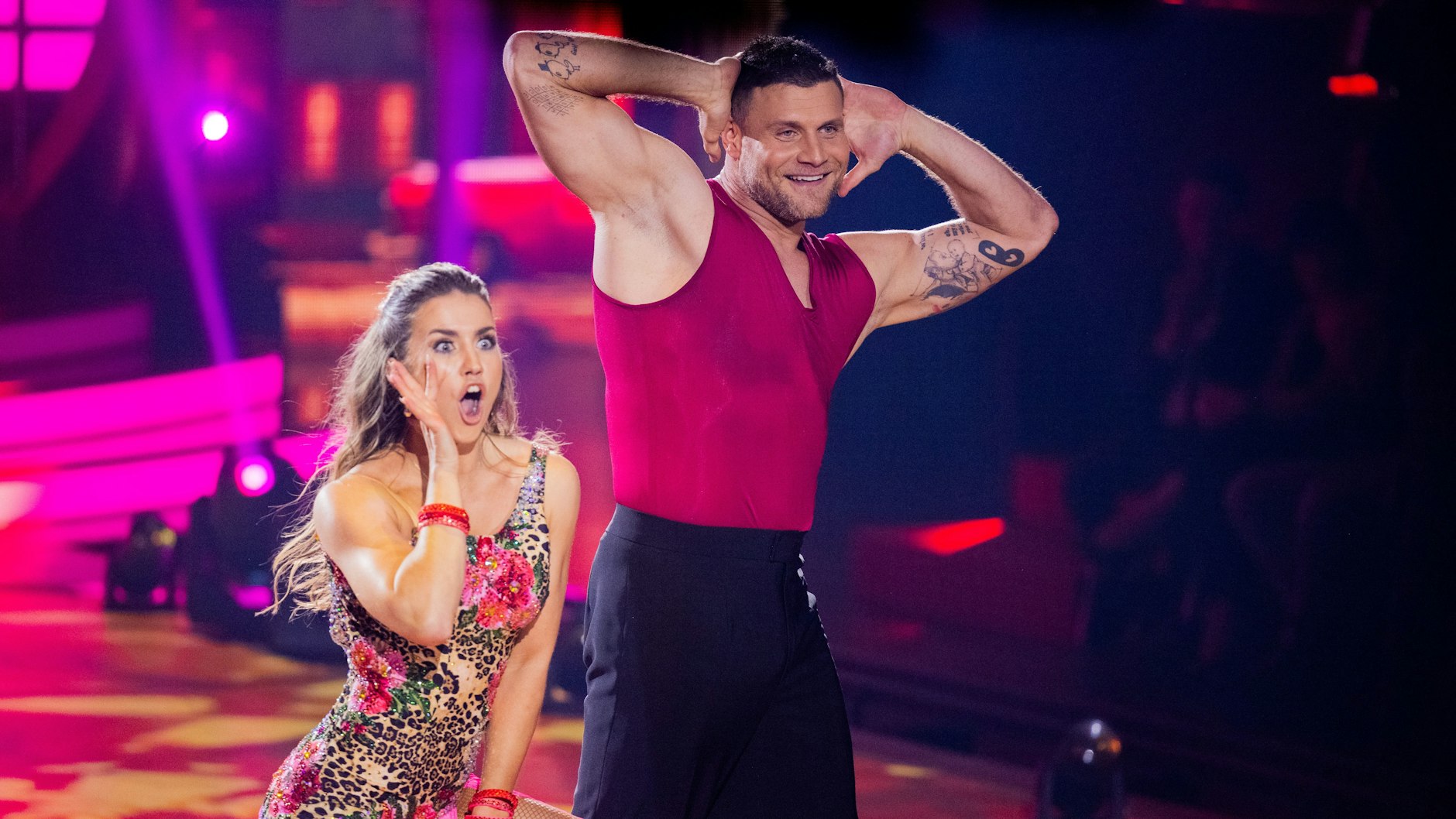 Michael „Mimi“ Kraus und Mariia Maksina tanzen einen Cha Cha Cha in Show 1 bei „Let’s Dance“ und bekommen 9 Punkte dafür.