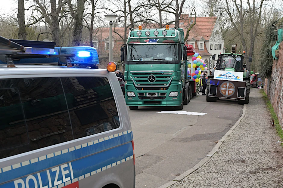 Der tödliche Unfall hatte sich direkt am Startpunkt des Halleschen Rosenmontagsumzuges ereignet.  