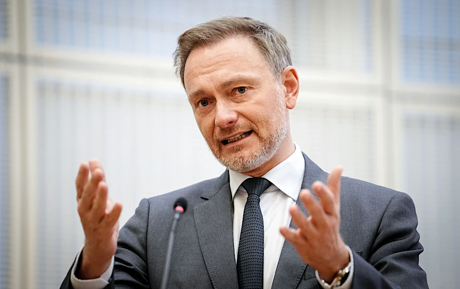 ARCHIV - Finanzminister Christian Lindner (FDP) spricht sich bei einem Treffen der G7-Staaten für eine Aufstockung der Finanzhilfen für die Ukraine aus.  