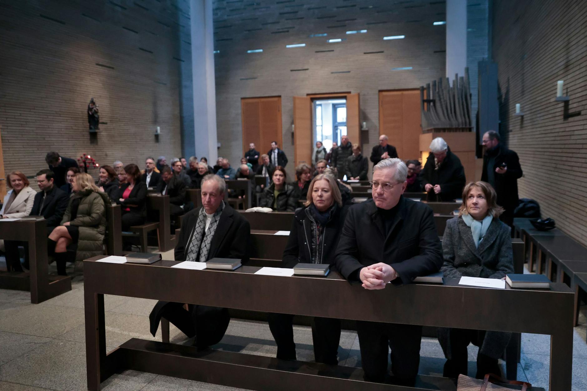 Friedensgebet in der Kirche der katholischen Akademie Berlin St.Thomas von Aquin. 