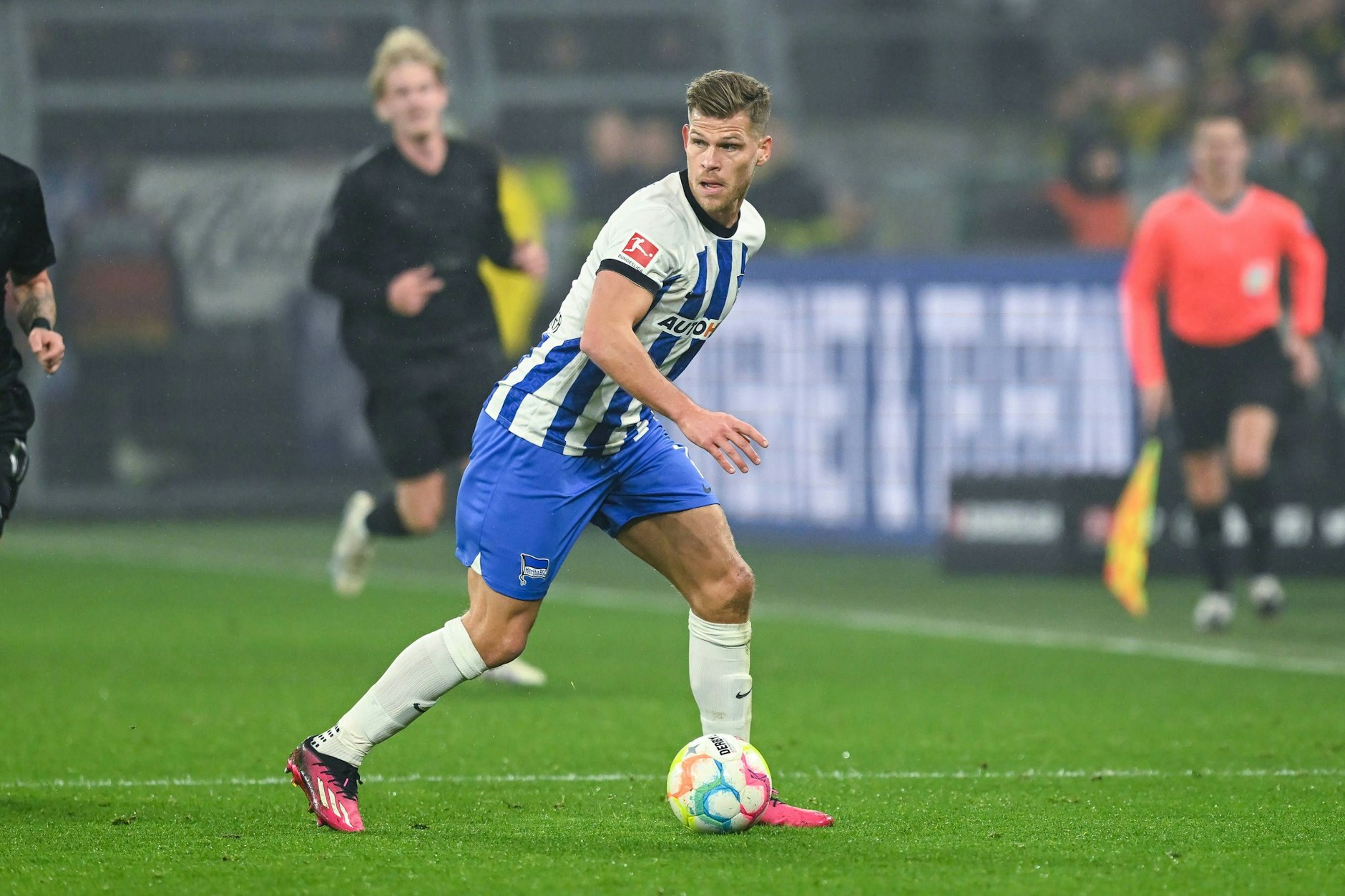 Seit knapp vier Wochen stürmt Florian Niederlechner für Hertha BSC. Doch gegen seinen Ex-Klub FC Augsburg wird er wohl auf der Tribüne sitzen.