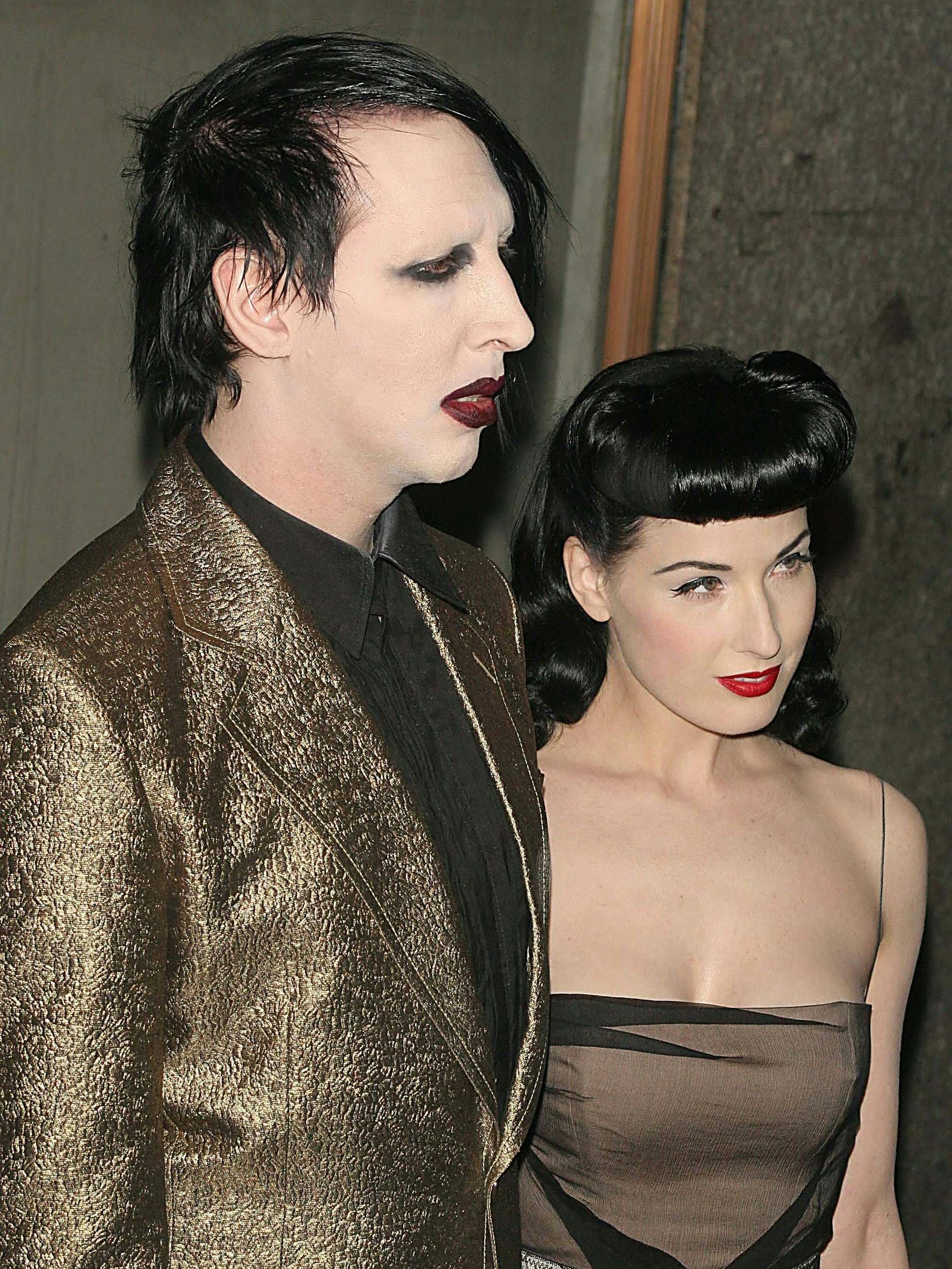 Waren von 1999 bis 2006 ein Paar: <a href="https://de.wikipedia.org/wiki/Marilyn_Manson">Marilyn Manson</a> und die Tänzerin Dita Von Teese.