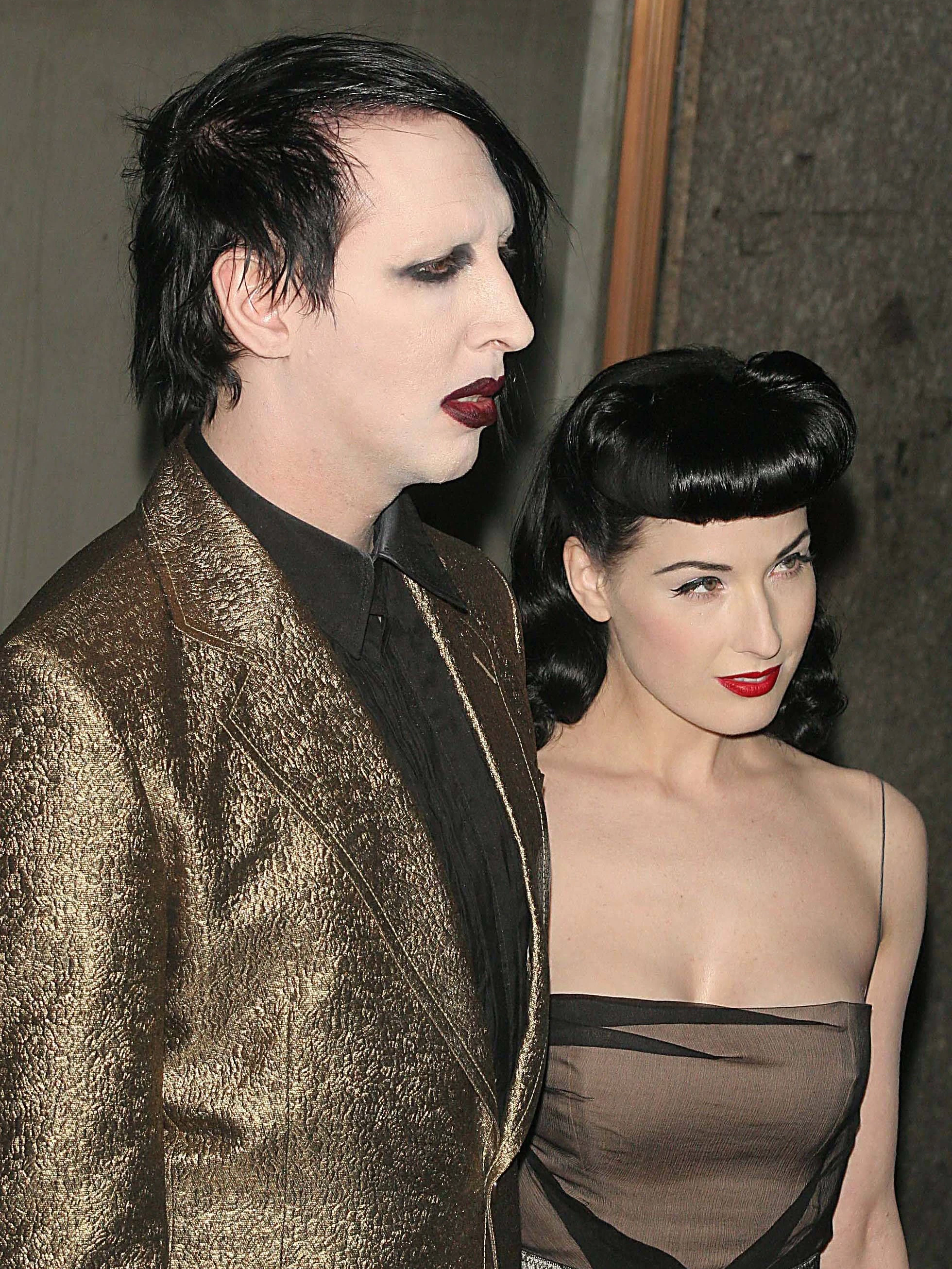 Waren von 1999 bis 2006 ein Paar: <a href="https://de.wikipedia.org/wiki/Marilyn_Manson">Marilyn Manson</a>&nbsp;und die Tänzerin Dita Von Teese.