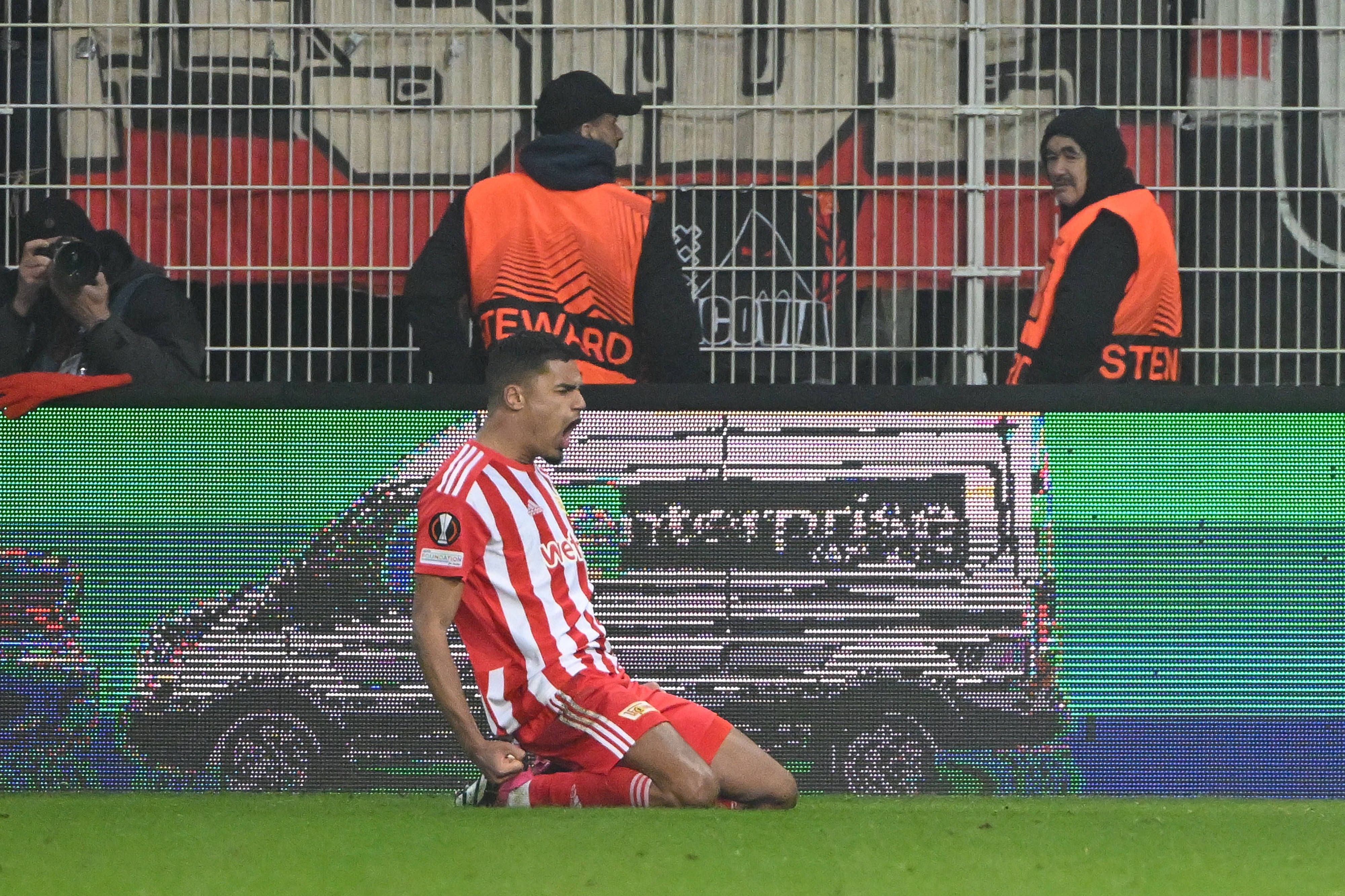 1. FC Union: Mentalität schlägt Ajax-Klasse! Trainer Urs Fischer jubelt: „Ein großer Moment, der Wahnsinn geht weiter“