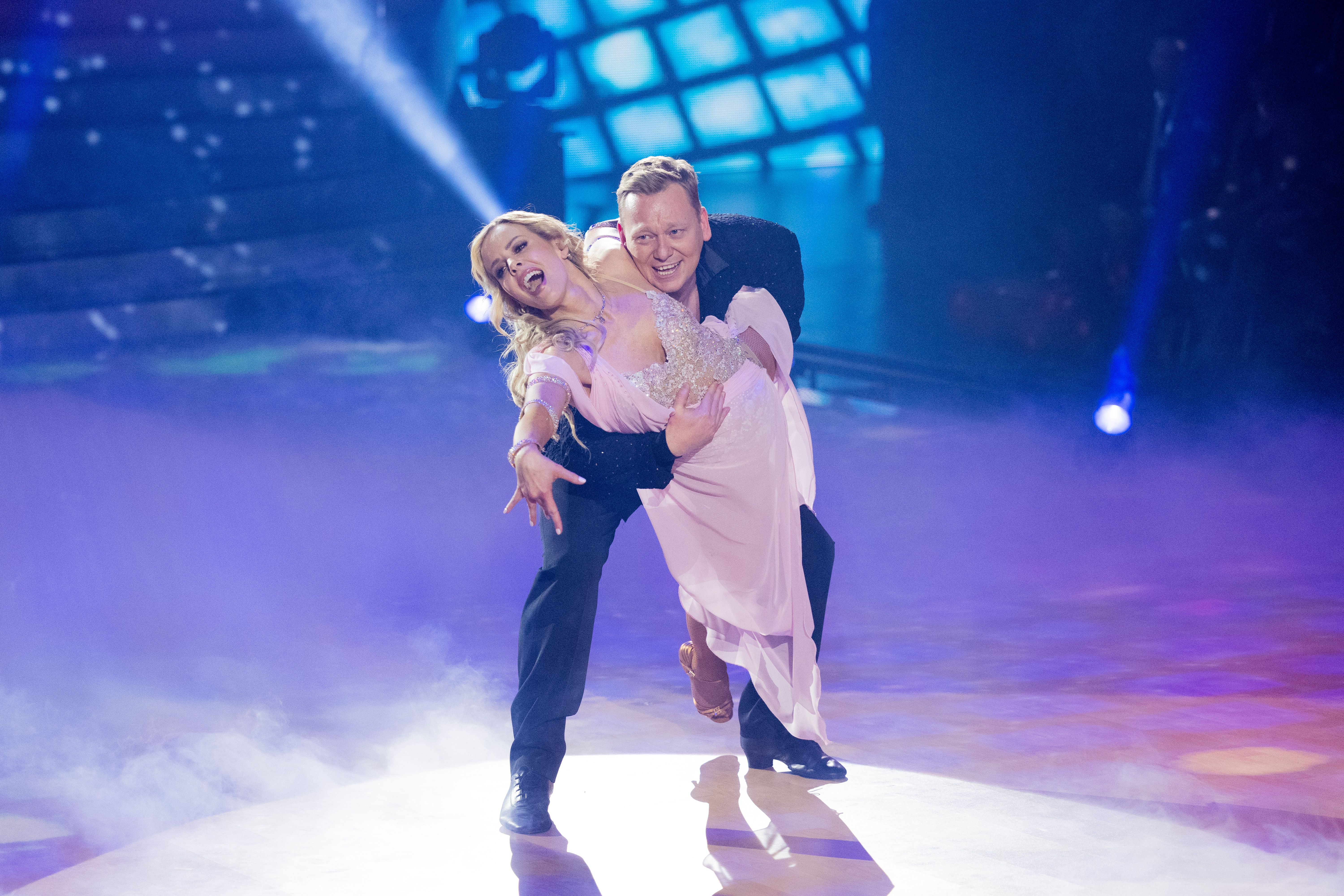 Image - Liveblog zu „Let's Dance“-Show 1: Anna Ermakova schon wieder die Beste +++ Knossi landet mit Isabel Edvardsson im Bett +++ Alex Mariah Peter: „Musste vor Anstrengung kotzen“ +++ Und überraschend raus ist ...