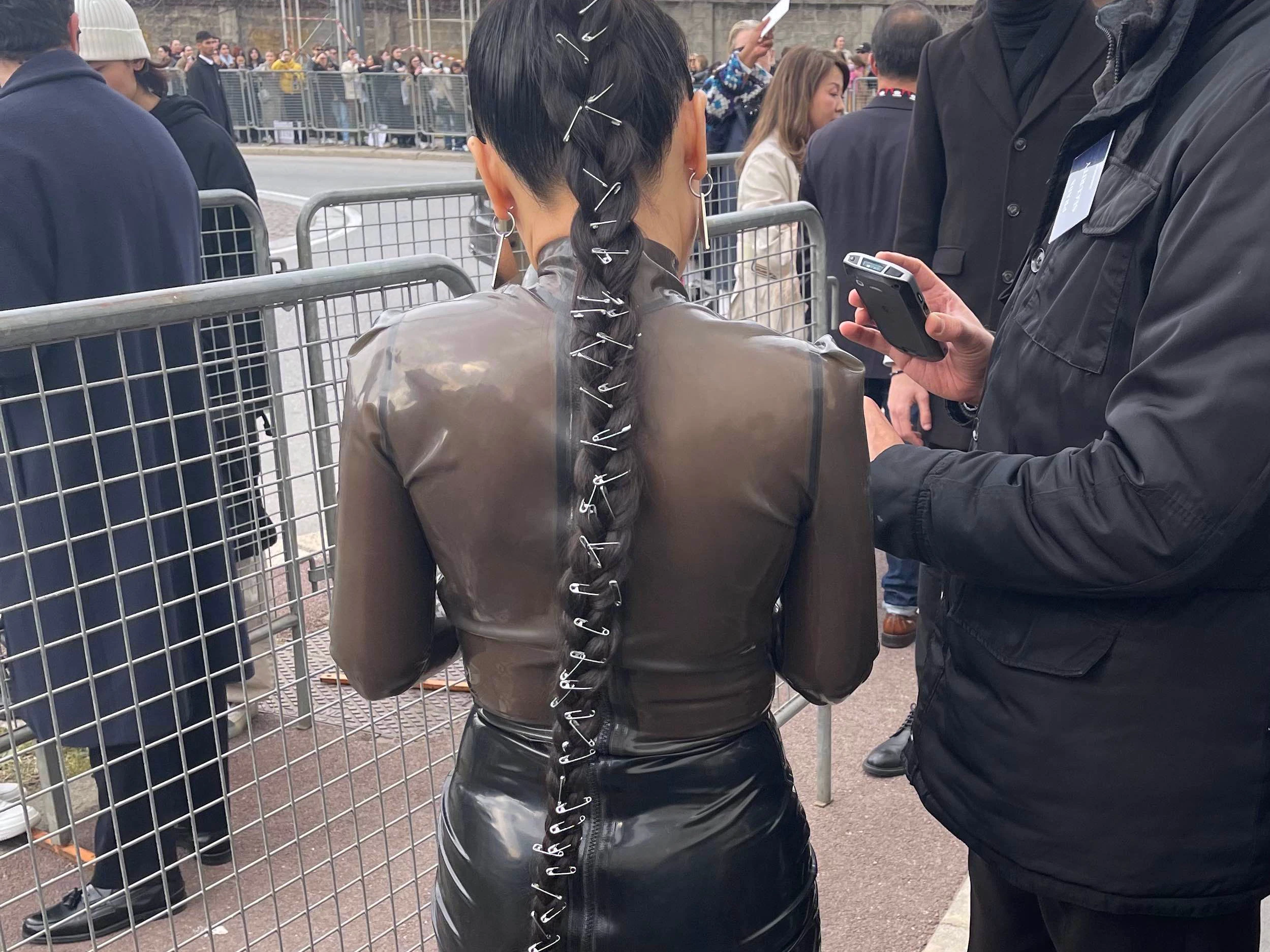 Hier hat jemand ganze Arbeit bezüglich des Hair-Stylings geleistet.
