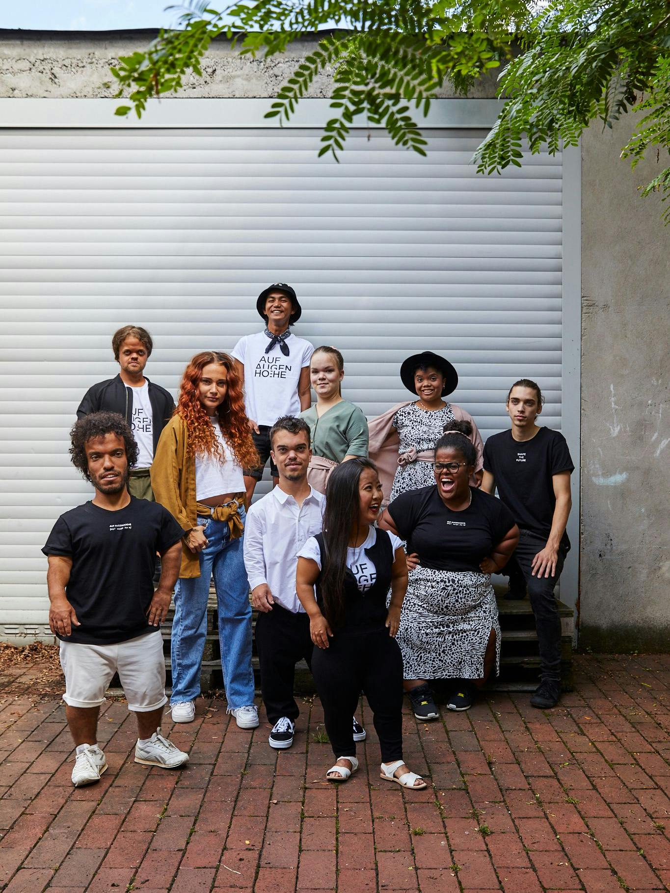 Soll möglichst vielen Menschen passen: Models posieren in Auf Augenhöhe.