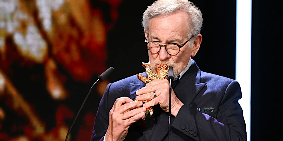 US-Regisseur Steven Spielberg freut sich über die Auszeichnung mit dem Goldenen Ehrenbären der Berlinale.  