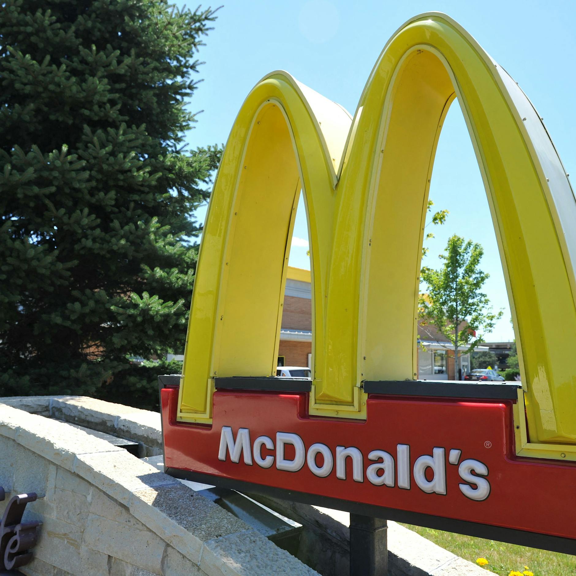 McDonald’s streicht einzigen Vegan-Burger aus Programm – und kassiert für McPlant-Erbsenburger Mega-Shitstorm!