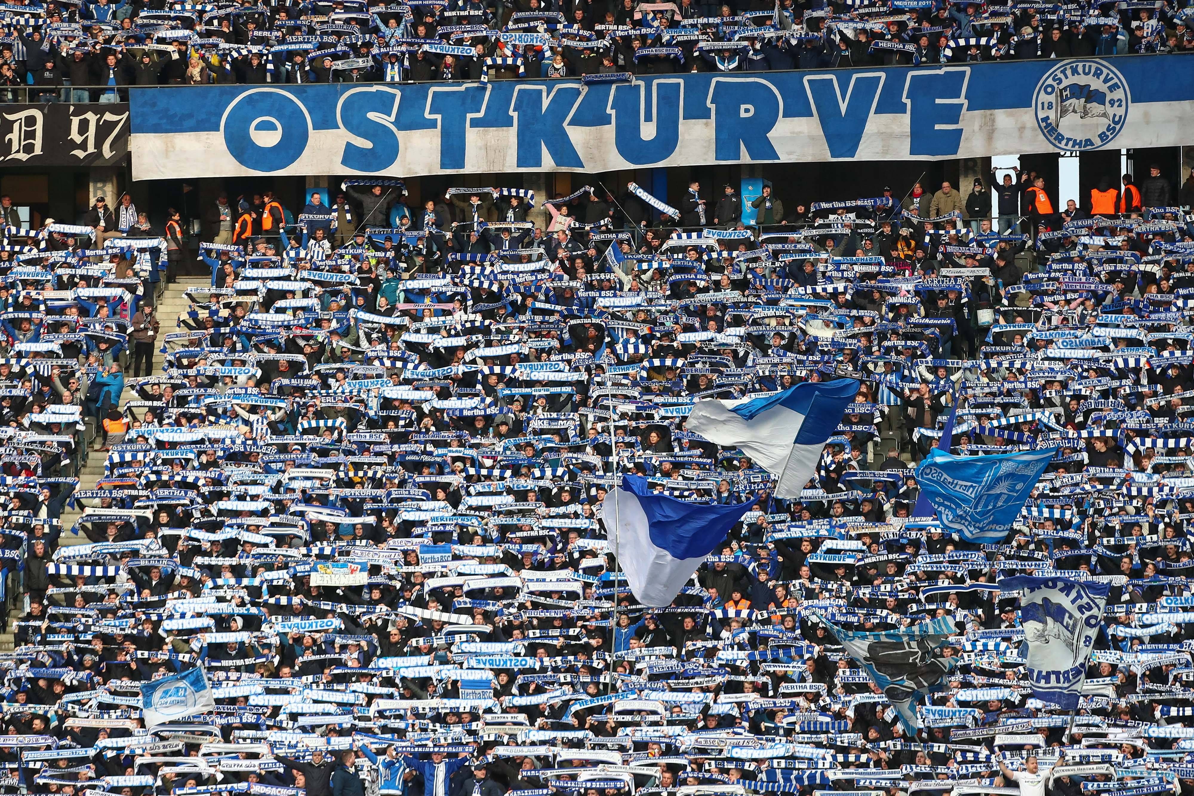 Hertha BSC im Liveticker: Florian Niederlechner spielt, dafür müssen die Blau-Weißen 300.000 Euro zahlen