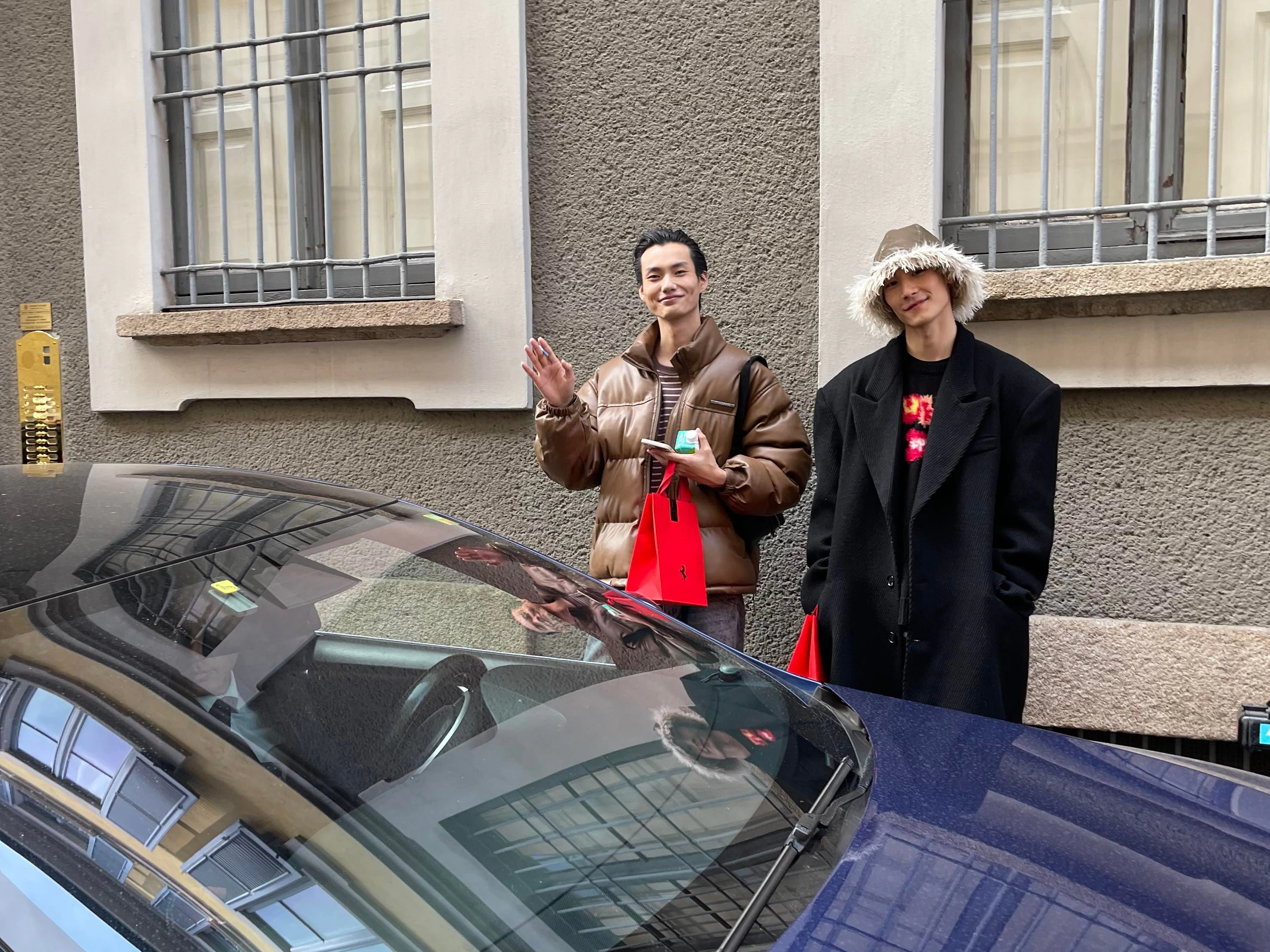 Models, die gerade auf der Ferrari-Show gelaufen sind.