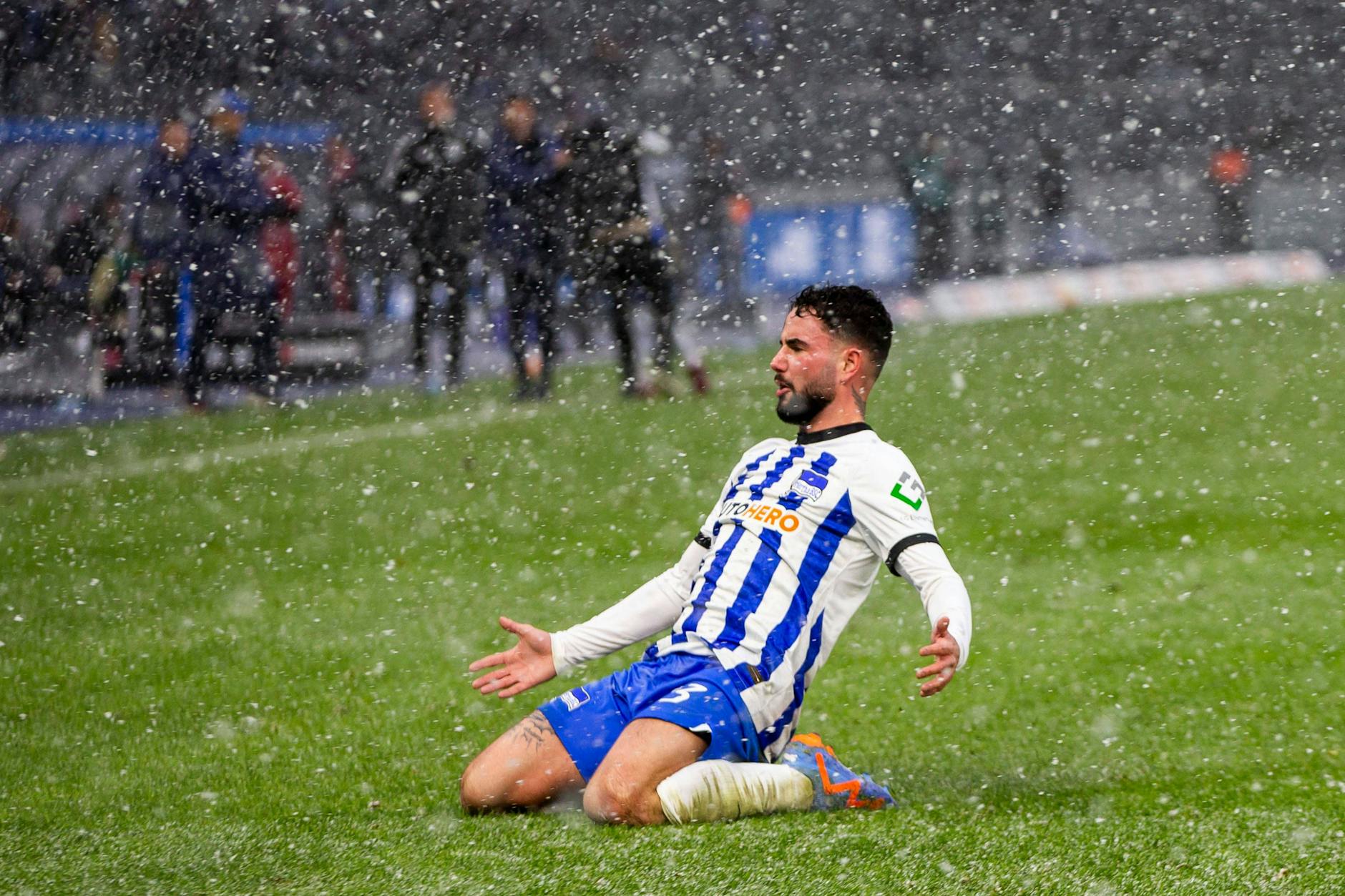 Marco Richter traf für Hertha BSC zum 1:0 beim SChneespiel gegen den FC Augsburg.