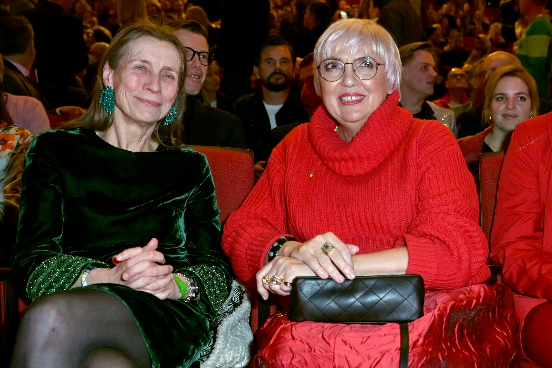 Claudia Roth (r.), Staatsministerin für Kultur und Medien, und die Geschäftsführerin der Berlinale Mariette Rissenbeek.