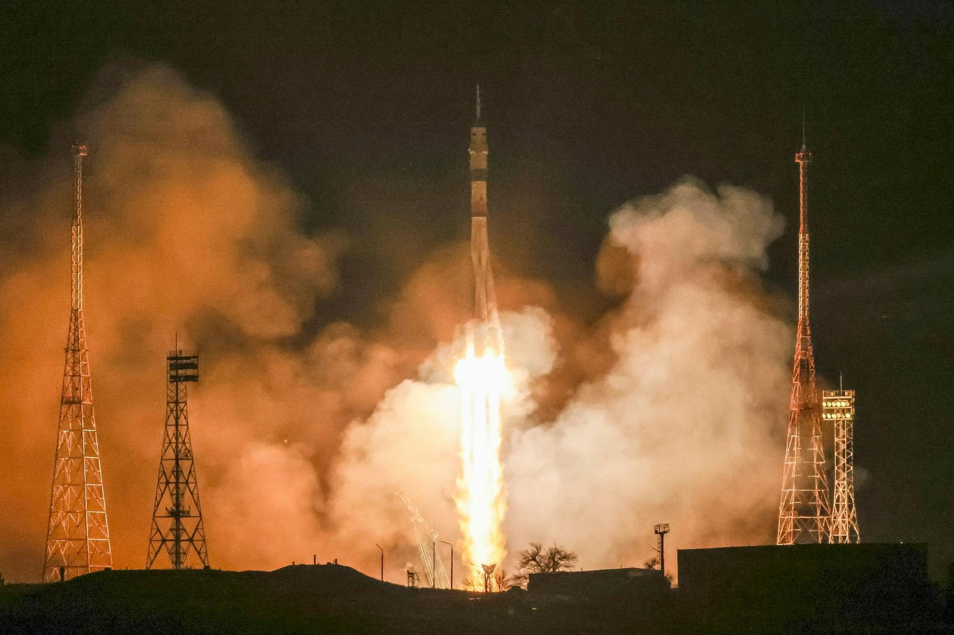 HANDOUT - Die Sojus MS-23-Kapsel macht sich auf zu einer «Rettungsmission». Space Corporation/AP/dpa