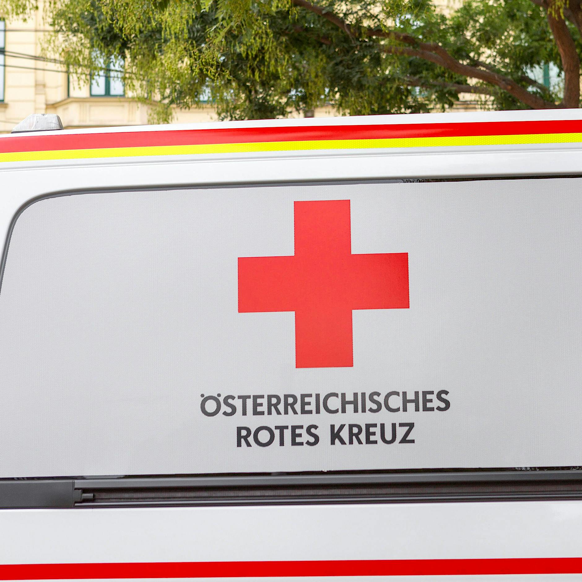 Deutscher Reisebus in Österreich verunfallt: Ein Toter, 31 Verletzte