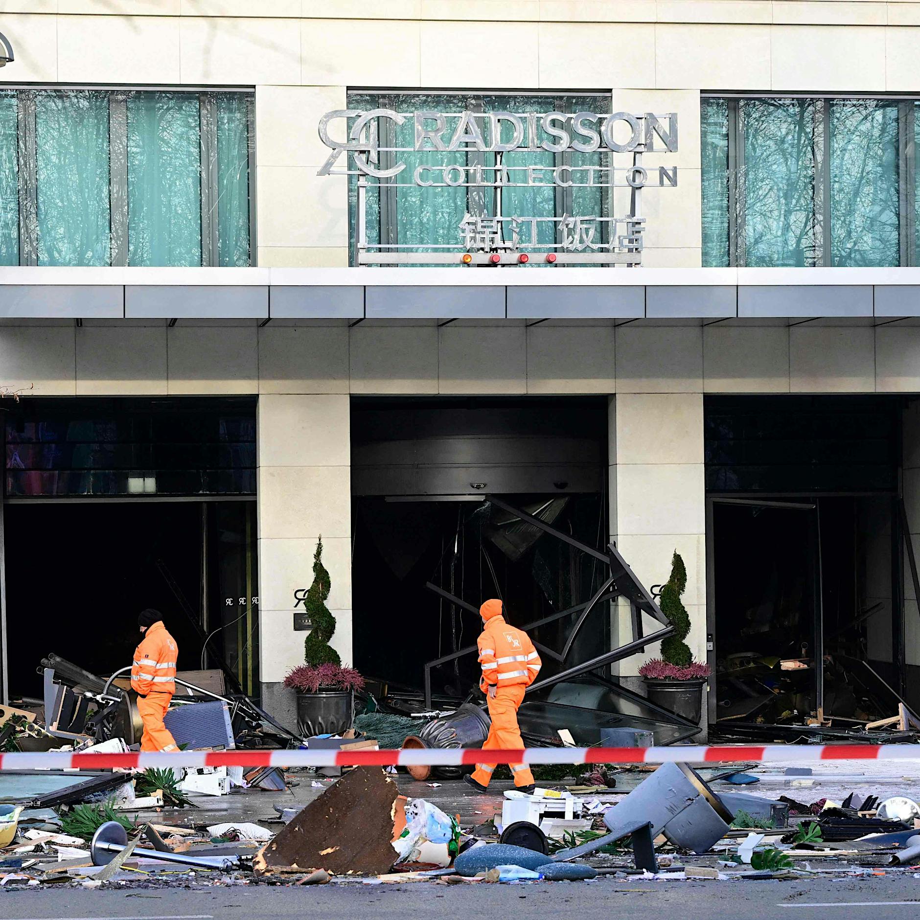Geplatzter Aquadom in Berlin: Ermittlungen zur Unglücksursache dauern an