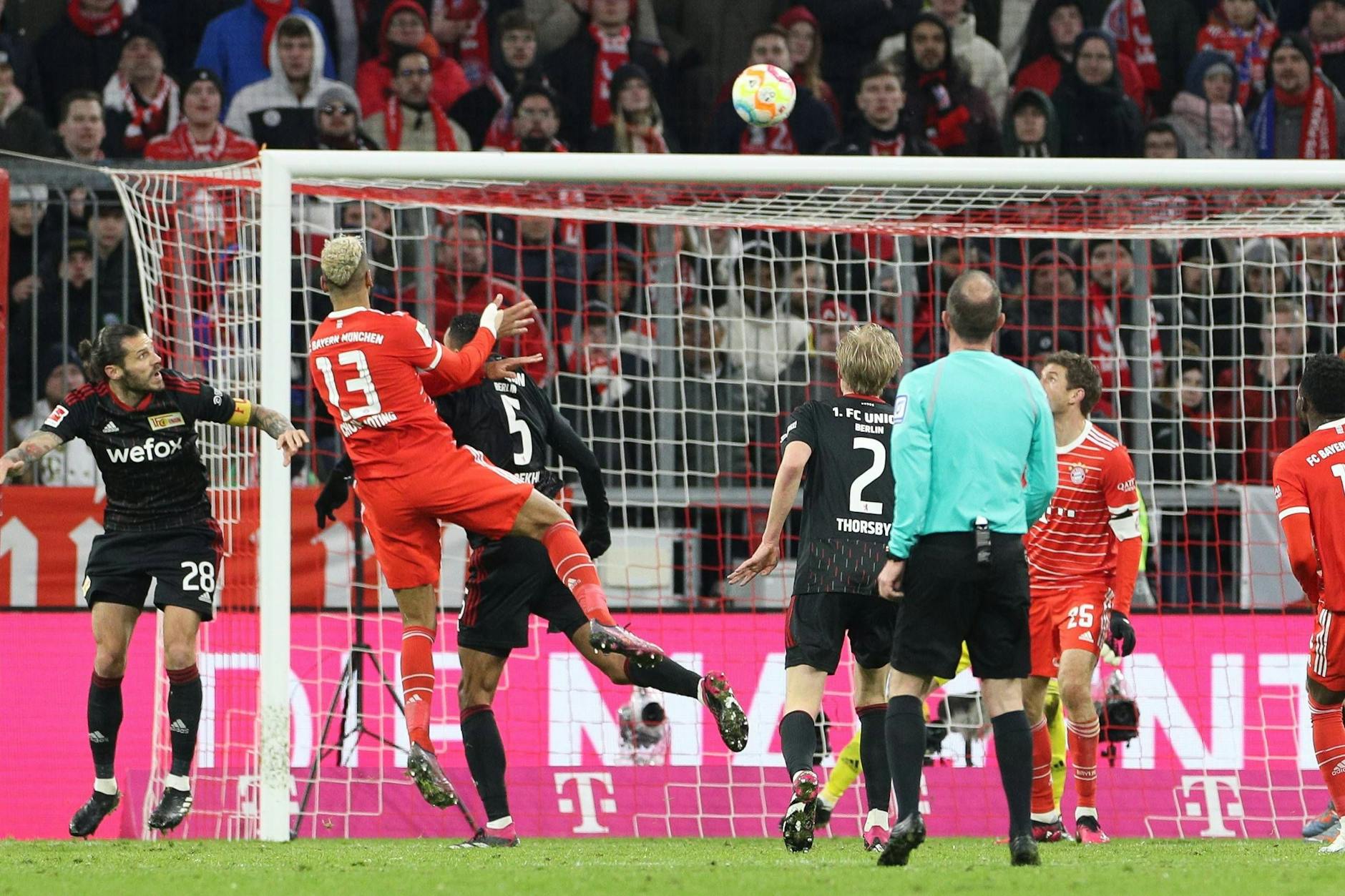 Eric Maxim Choupo-Moting erzielt per Kopf das 1:0 für die Bayern.