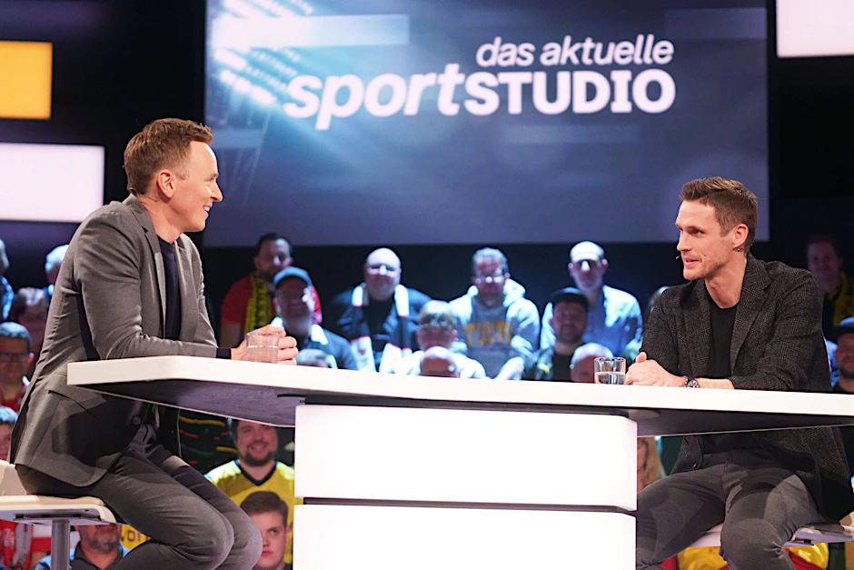 Im „aktuellen Sportstudio“ des ZDF war Borussia Dortmunds Sportchef Sebastian Kehl (r.) bestens auf alle Fragen vorbereitet.