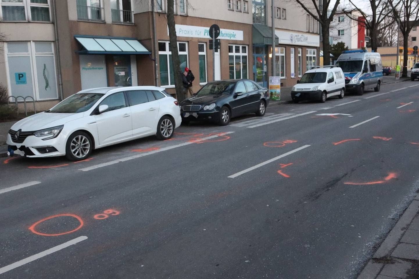 Die Unfallstelle am Mariendorfer Damm. Hier ist eine Radfahrerin ums Leben gekommen.