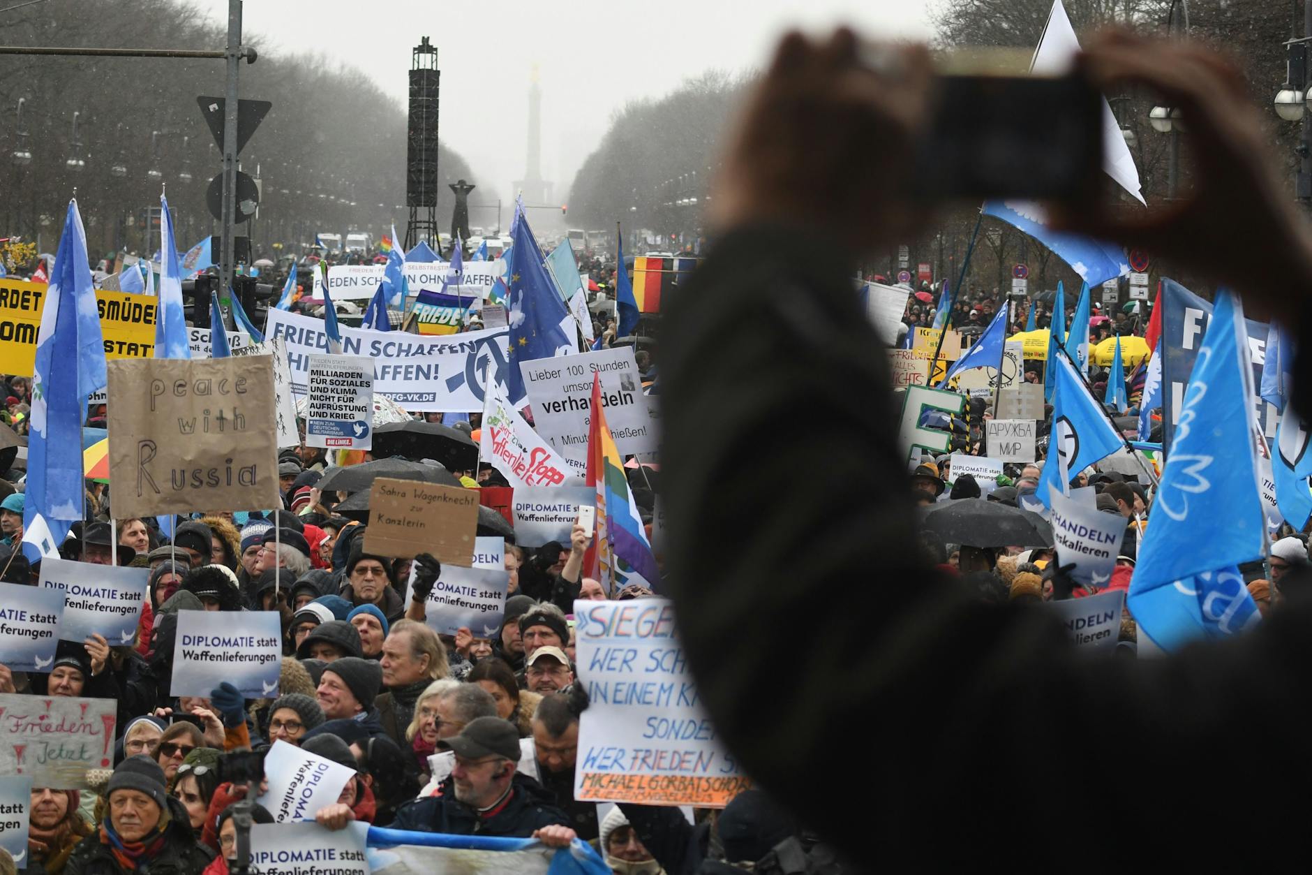 Die Berliner Friedens-Demo am 25. Februar
