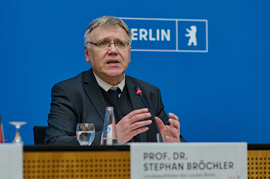 Landeswahlleiter Stephan Broechler auf einer Pressekonferenz (Archivfoto)
