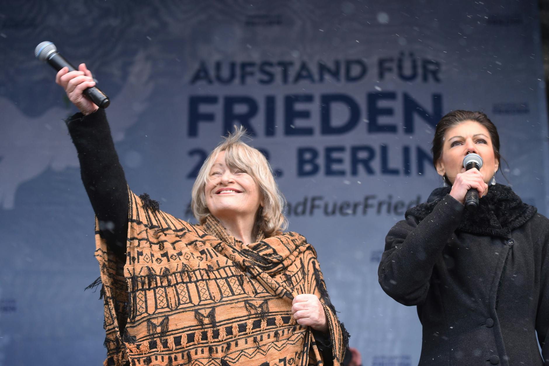 Wagenknecht und Schwarzer wollen eine neue Bürgerbewegung starten. Das Manifest und der Aufstand für den Frieden seien erst der Anfang.