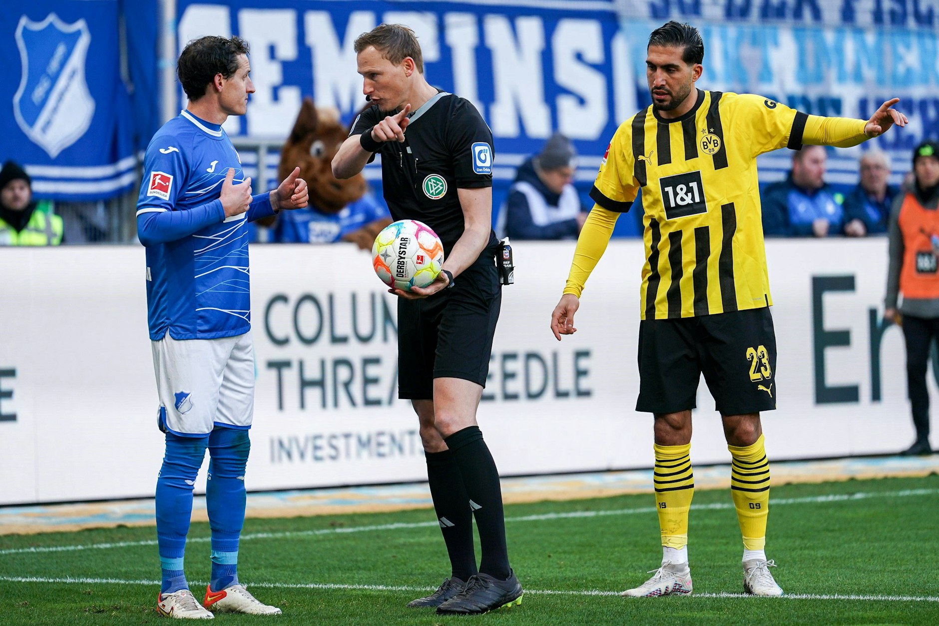 Kein Freistoß und kein Elfmeter, sondern Schiedsrichterball. Referee Martin Petersen änderte beim Spiel Hoffenheim gegen den BVB durch den Videobeweis seine Meinung – und kassiert knallharte Kritik.