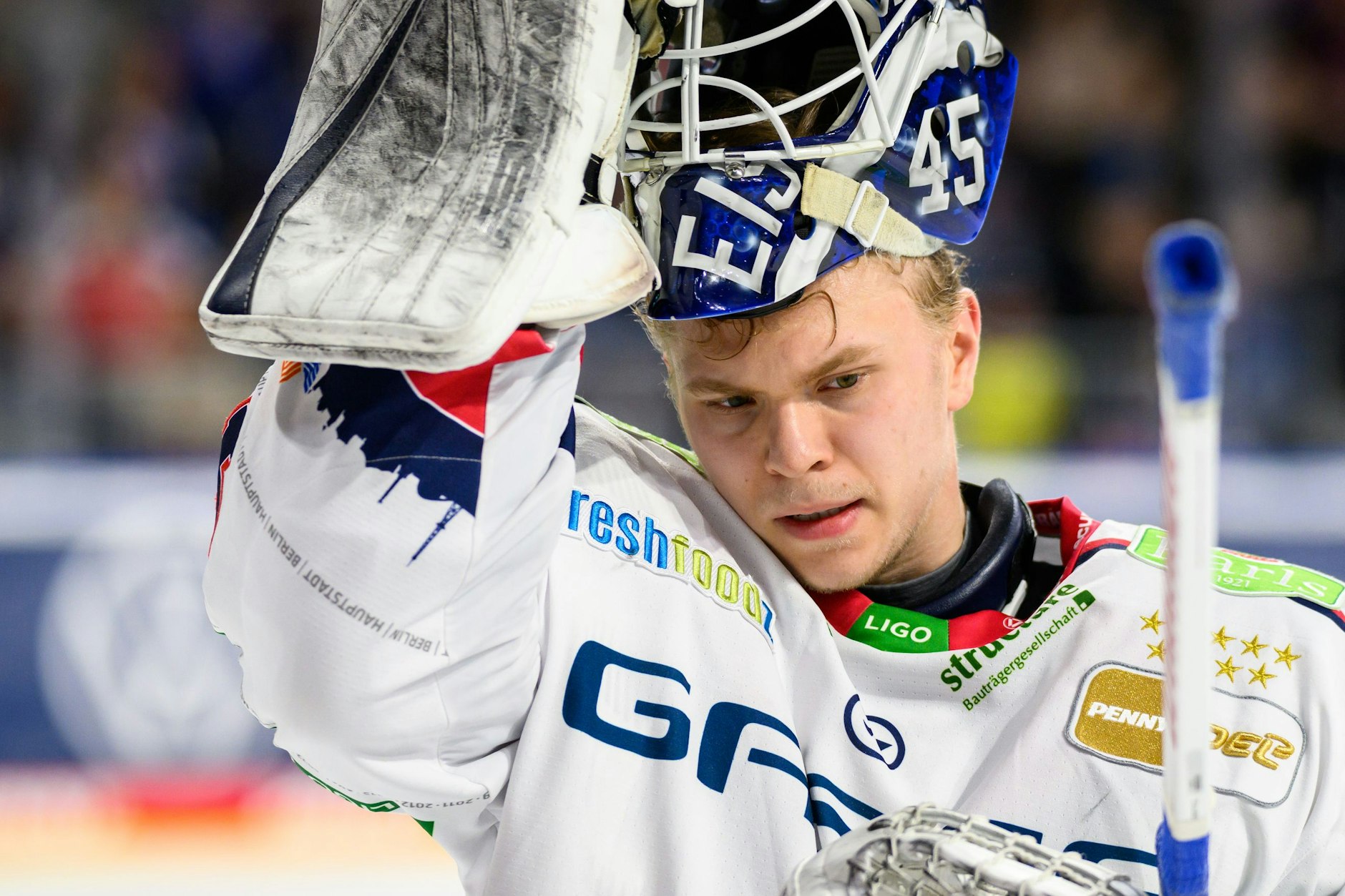 Wird im Schlussspurt der DEL-Hauptrunde immer besser: Eisbären-Torwart Tobias Ancicka.