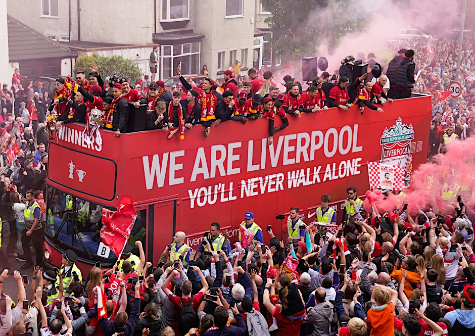 ARCHIV - Der englische Top-Club FC Liverpool soll nicht zum Verkauf stehen.  