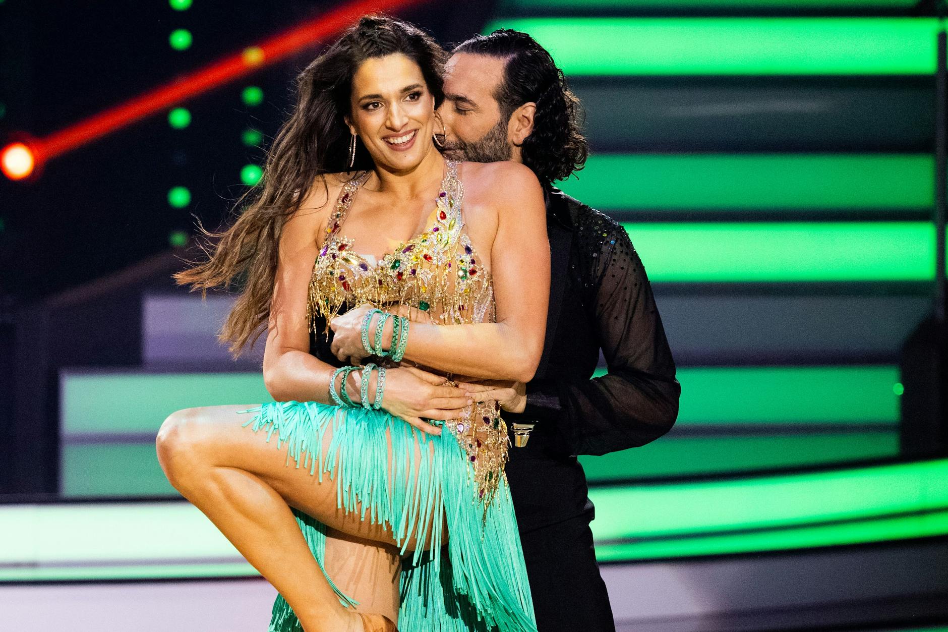 Sally Özcan gibt derzeit bei „Let’s Dance“ ihr Bestes. Doch in der Nacht der Schock: Dreiste Diebe sind bei ihr eingebrochen.