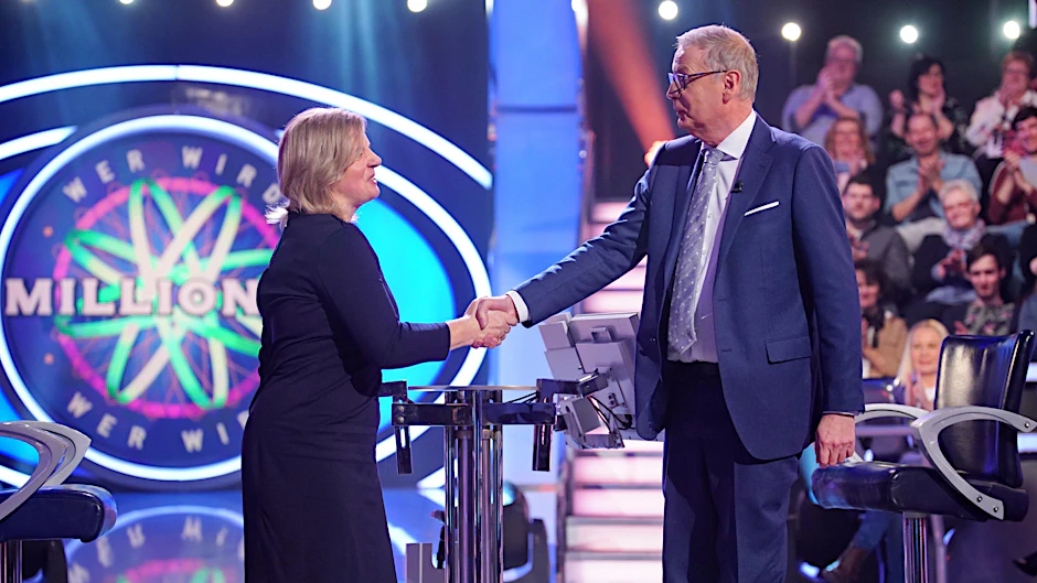 Da war wieder alles gut: Günther Jauch verabschiedet Kandidatin Bianca Dietze mit Handschlag.