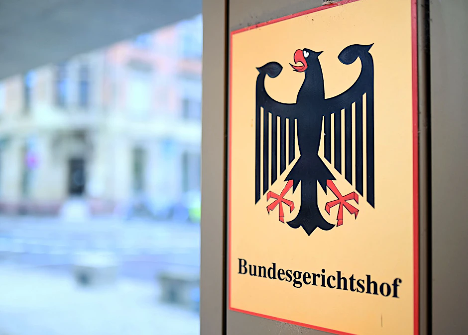 ARCHIV - Um die Freiheiten von Spielervermittlern im Profifußball geht es in einer Verhandlung des Bundesgerichtshofs.  
