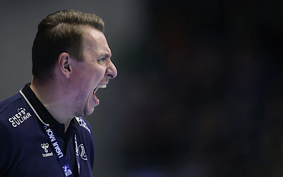 ARCHIV - THW-Trainer Filip Jicha musste gegen Szeged auf Rechtsaußen Niclas Ekberg und Linksaußen Rune Dahmke verzichten.  pa/Archivbild